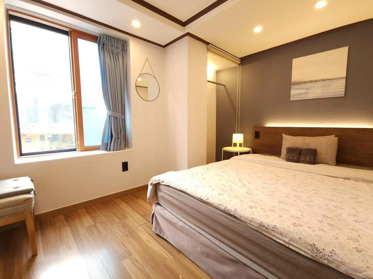 OYO Rooftop Hostel Seoul 3*,
