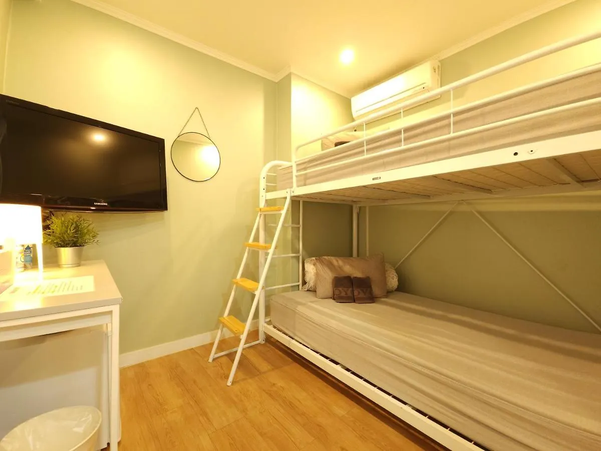 OYO Rooftop Hostel Seoul 3*,