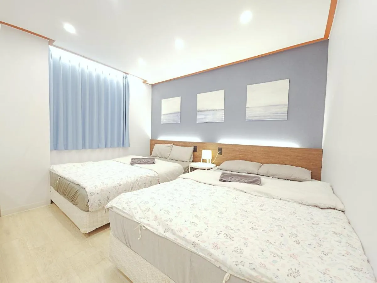 Oyo Rooftop Hostel Seoul 3*,
