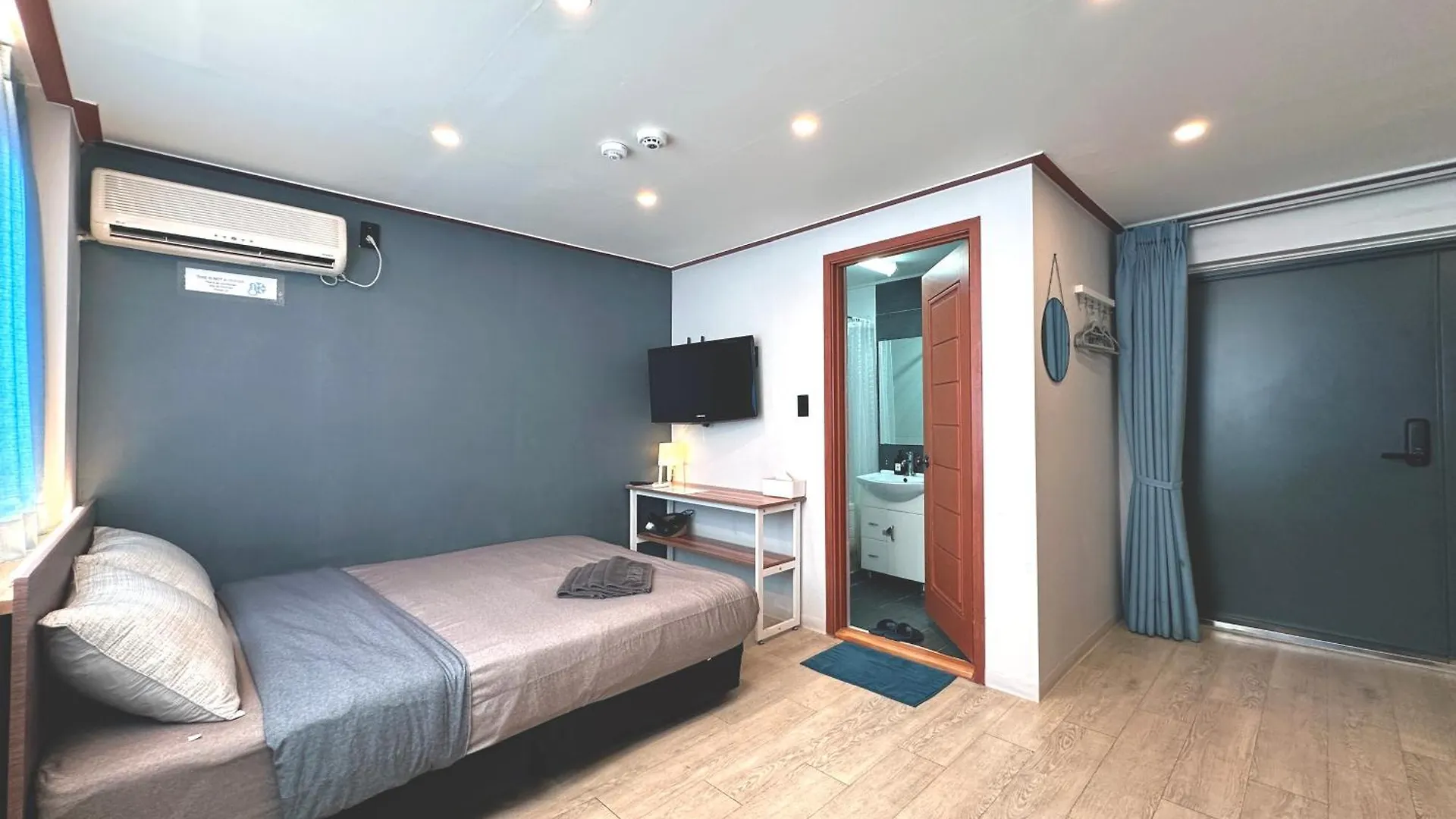 Oyo Rooftop Hostel Seoul South Korea