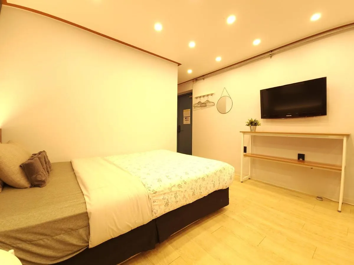 Oyo Rooftop Hostel Seul 3*,