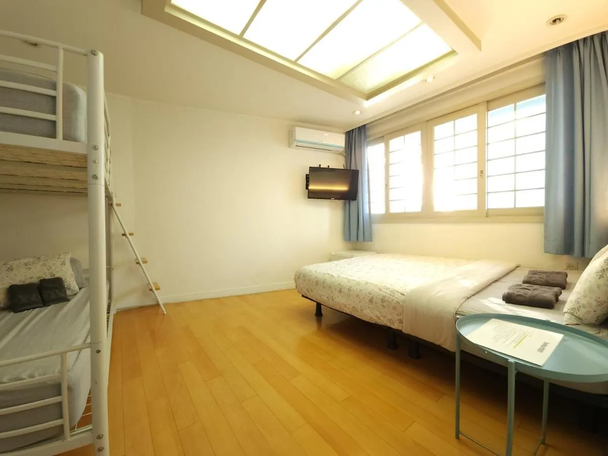 Oyo Rooftop Hostel Seul 3*,