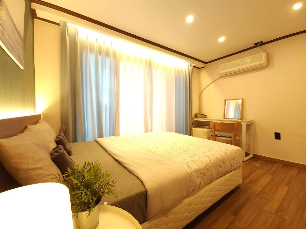 Oyo Rooftop Hostel Seul 3*,